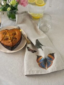 Oldenhof Flying Butterflies Servet 45 X 45 Cm Linnen 6 Stuks -Servies Verkoop linoroom napkins butterflies vertical lr 3