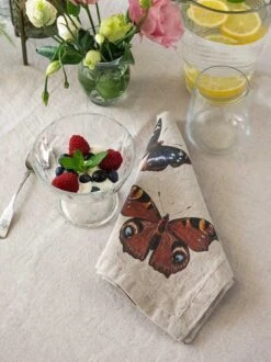 Oldenhof Flying Butterflies Servet 45 X 45 Cm Linnen 6 Stuks -Servies Verkoop linoroom napkins butterflies vertical lr 6